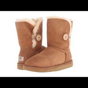 Bailey Button Short Chestnut Uggs